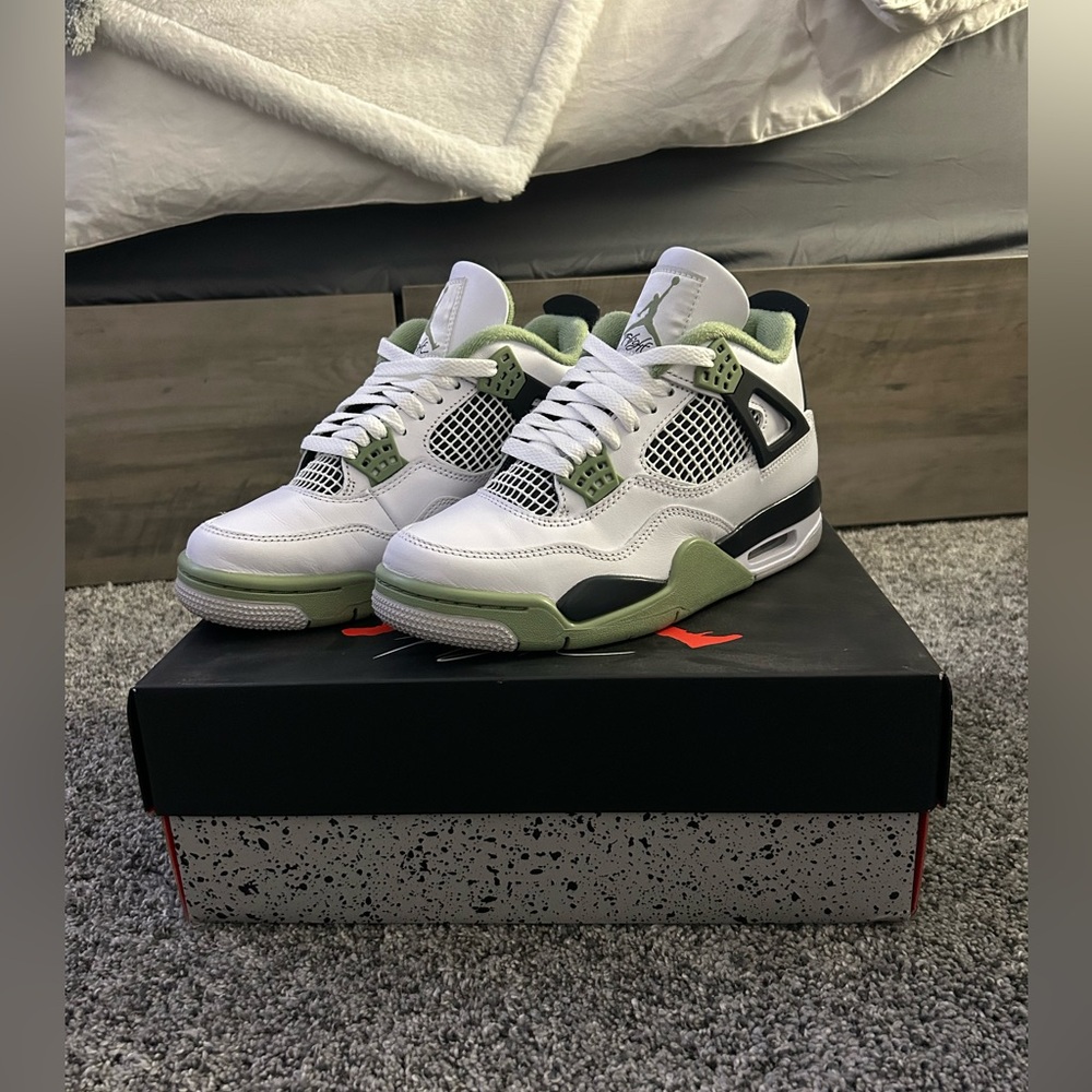 Women’s Jordan 4 olive green